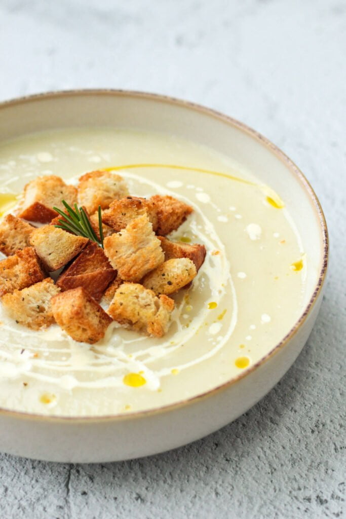 cauliflower soup with rosemary croutons