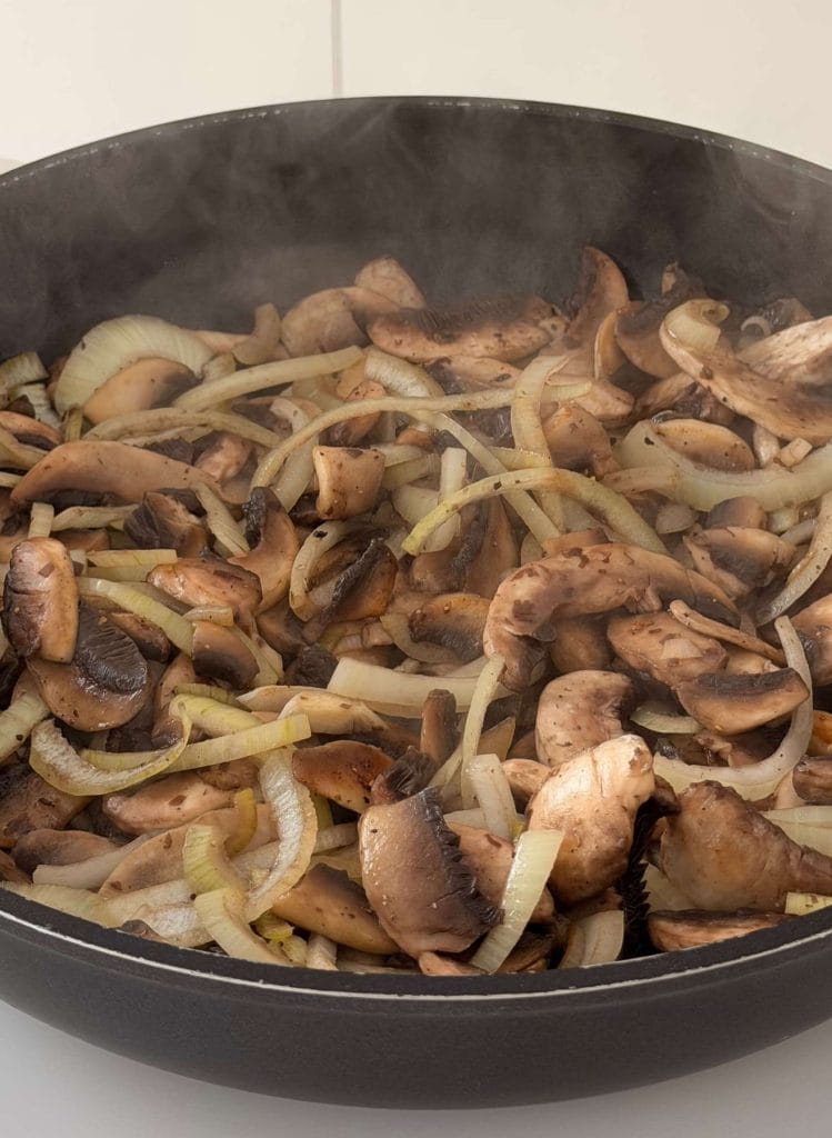 how to make creamy mushroom chicken skillet