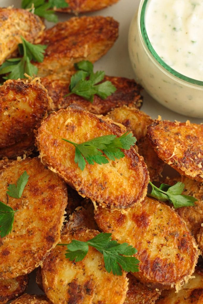 crispy garlic parmesan potatoes with yogurt dip