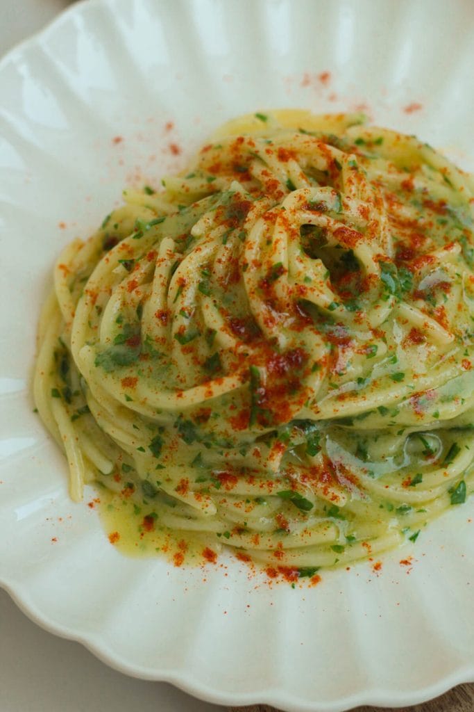 roasted garlic aglio e olio with cayenne pepper on a plate
