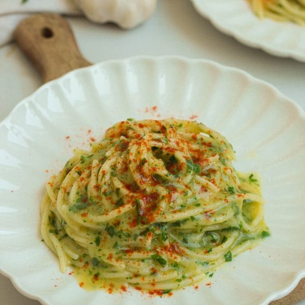 roasted garlic aglio e olio with cayenne pepper on a plate